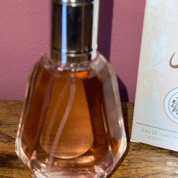 Yara Perfume with Pink Accents - Picture 3 of 8